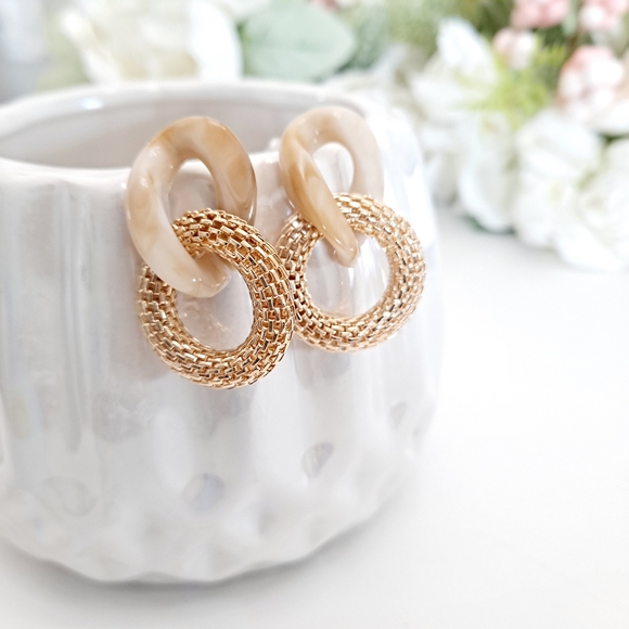 Women's Chunky drop resin gold mesh hoop earrings 2/$30 - Picture 6 of 7